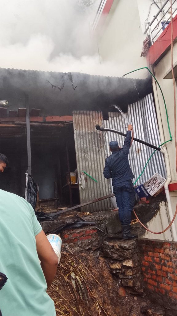 गुल्मीको रानिबासमा गोठ जलेर , पूर्ण रूपमा नष्ट